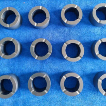 Customized Pressureless Sintered Silicon Carbide Sliding Bearing With 2800 HV5 Hardness And Corrosion Resistance